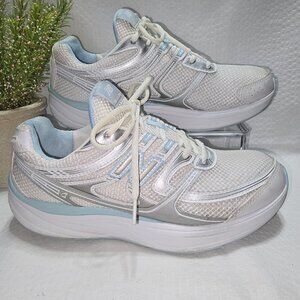 NEW BALANCE ROCK AND TONE SNEAKERS WOMENS SIZE 10 WHITE MESH WITH BLUE TRIM EUC